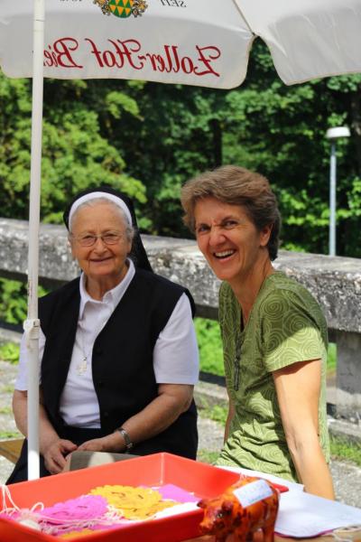 Eine Schwester und Frau Frst