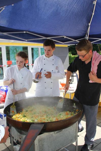 Lize-Kche um Riesenpfanne