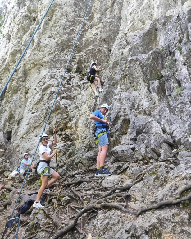 Beim Klettern am Fels