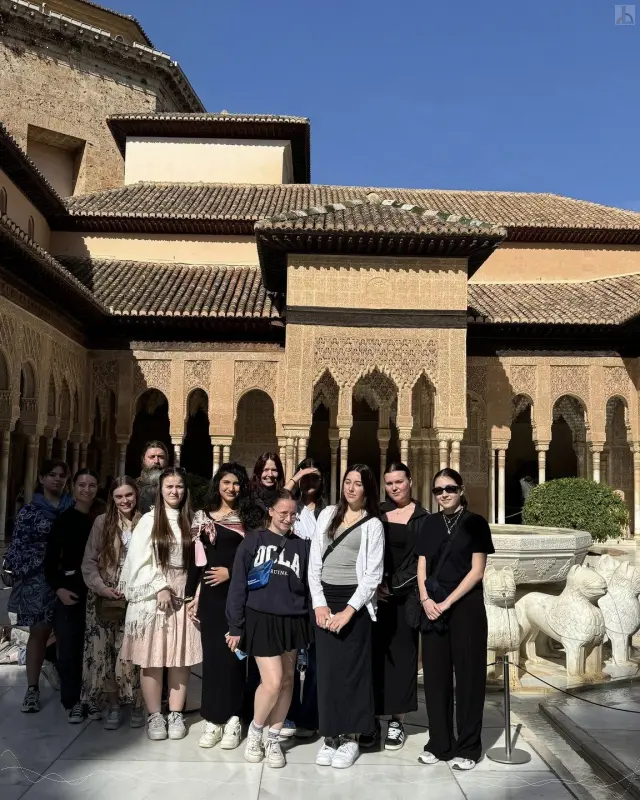 Gruppe in der Alhambra