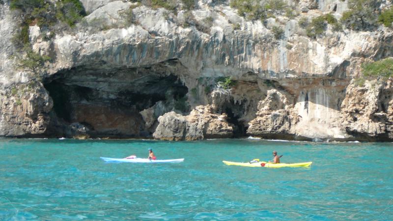 Kanus auf dem Meer - Bildnachweis: Chantal Marré