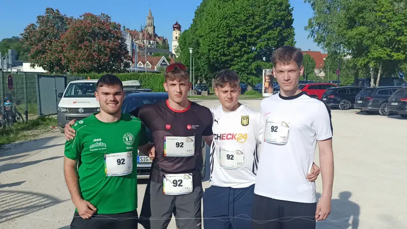 Das Team der vier HZG-Leistungskursler