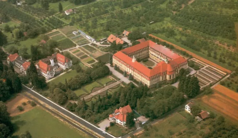 Kloster Erlenbad und Marienheim (links unten)
