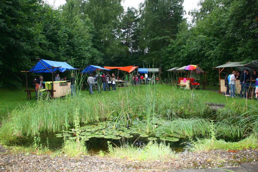 Bunte St�nde auf der Wiese