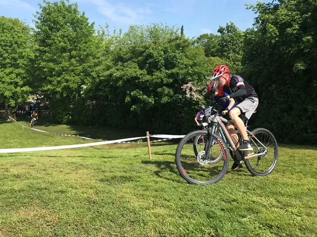 Mountainbike-Rennen auf dem Schulgel�nde