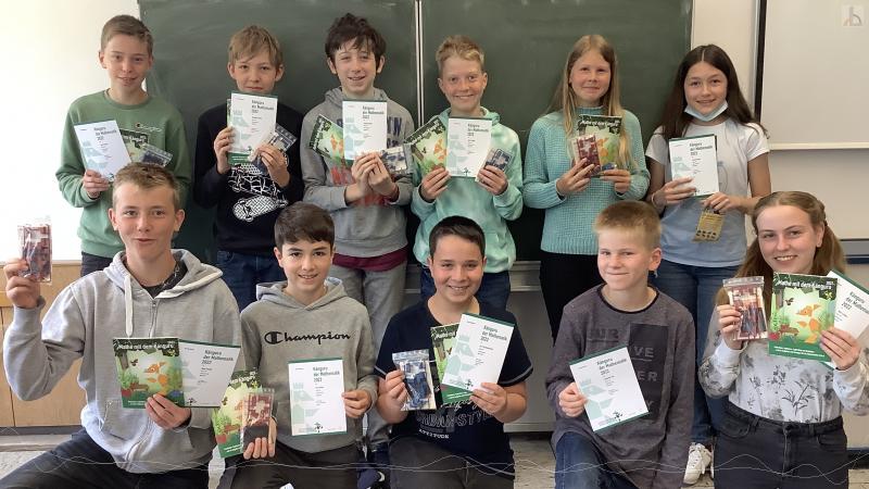 Siebtklässler mit ihren Känguru-Preisen