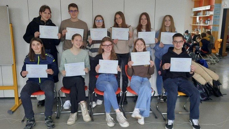 SchülerInnen mit DELF-Zertifikaten