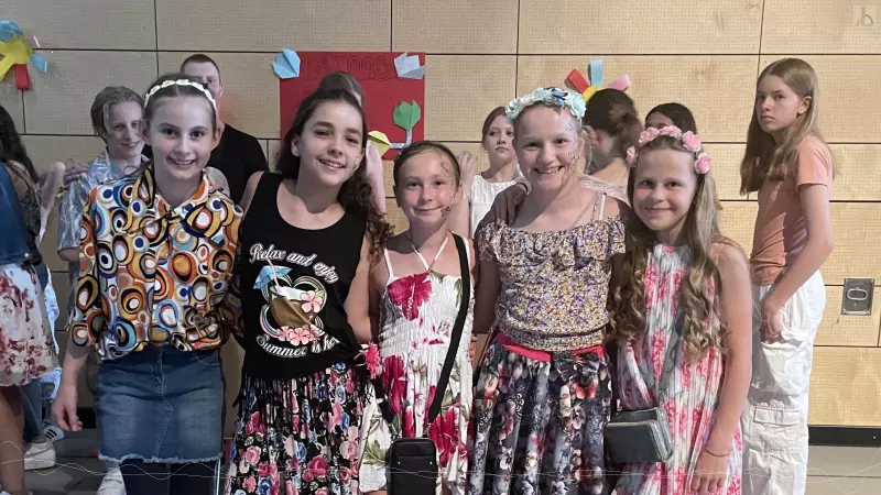Mädelsgruppe bei der Unterstufendisco