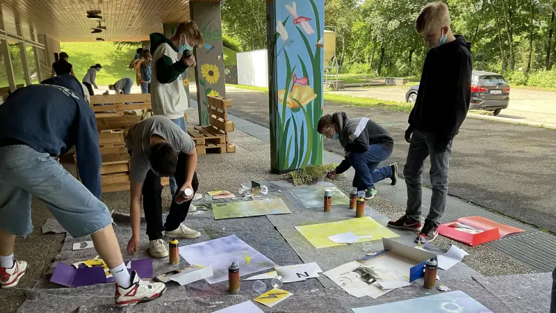 Sch�lerInnen gestalten Ausstellungsplakat