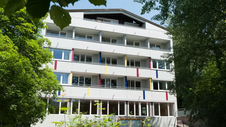 Sch�lerhaus von au�en