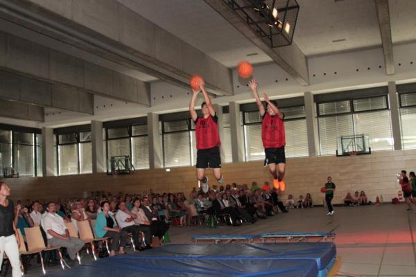 Turner mit Basketb�llen